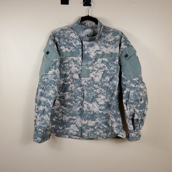 Army Combat Flame Resistant Uniform Coat in Digital Camo Size M Short - Picture 1 of 12